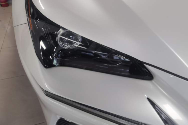 Used Lexus NX 2020 200 Front-Wheel Drive Vmotion Edition China VI Standard
