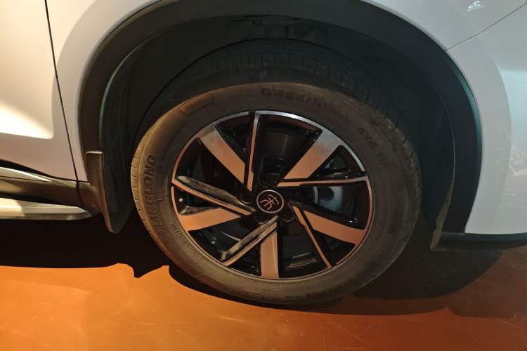 Used BYD Song Pro New Energy 2023 Champion Edition DM-i 110KM Beyond Model Right Front Wheel Hub