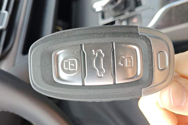 Used Hongqi E-QM5 2023 Revised Version Basic Travel Edition Vehicle Key