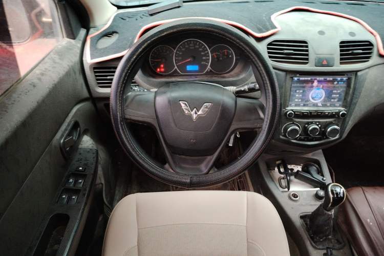 Used Wuling Hongguang 2014 1.5L S Standard Version Steering Wheel
