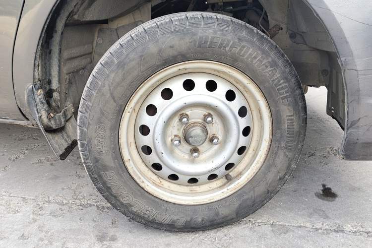 Used FORTHING Lingzhi 2015 V3 1.5L 5-Seater Special Offer Model
