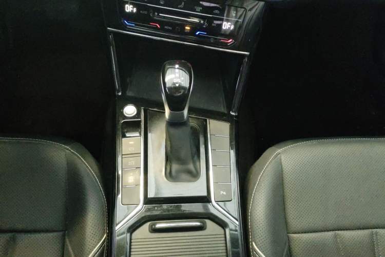 Used Volkswagen Passat 2024 380TSI Starry Dragon Edition Gear Lever