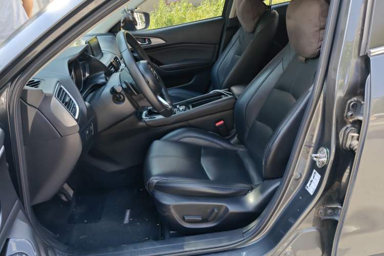 Used Mazda 3 Axela 2017 Hatchback 2.0L Automatic Sport Model China V Emission Standard Left Front Seat