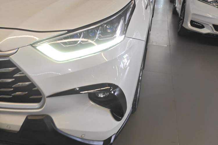 Used Toyota Highlander 2022 Dual-Engine 2.5L Four-Wheel Drive Prestige Version 7 Seats Left Front Headlight