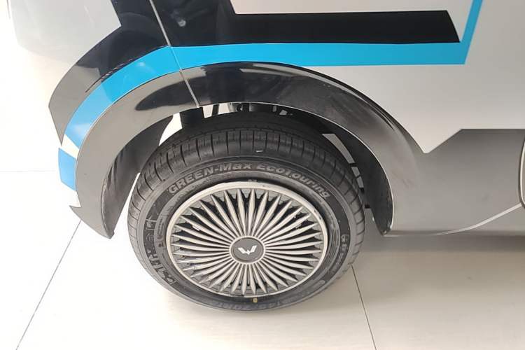 Used Wuling Air ev 2023 - Four Seats - Advanced Edition Right Rear Wheel Hub