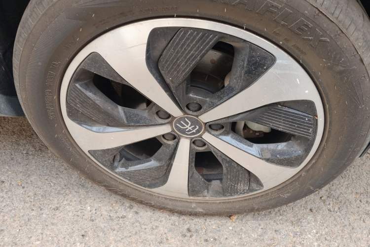 Used BYD Song PLUS New Energy 2021 DM-i 100KM Four-Wheel Drive Flagship PLUS Right Front Wheel Hub