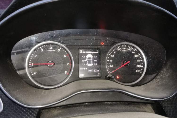 Used Baojun 730 2019 1.5L Manual Fashion Model 7-seater National V Odometer Close Up