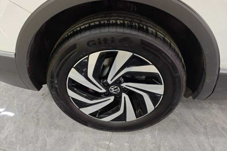 Used Volkswagen Tiguan L 2025 Model, Outstanding Version, 300TSI Automatic Two-Wheel Drive Longteng Edition
