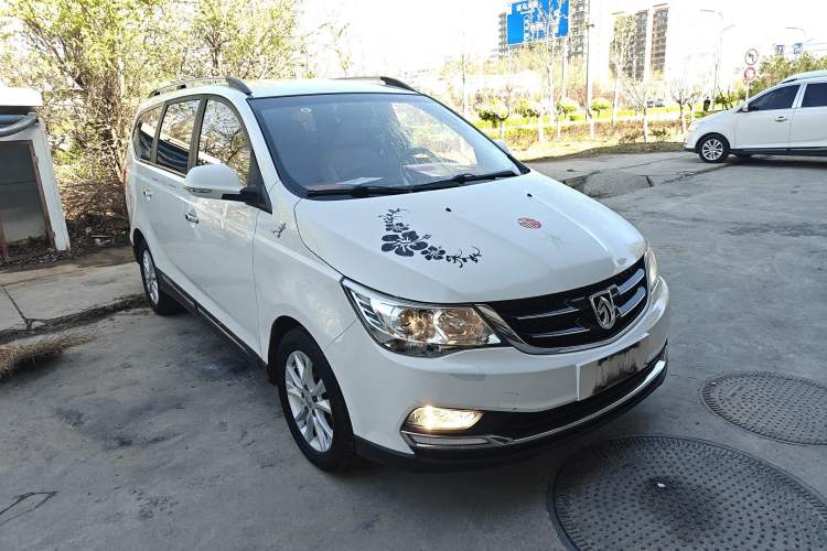 Used Baojun 730 2016 1.8L iAMT Comfort Version 7 Seats Front Right 45 Deg