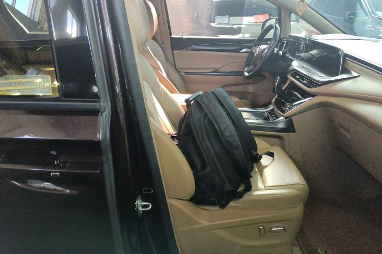 Used Buick GL8 2021 ES Land Cruiser 653T Luxury Edition