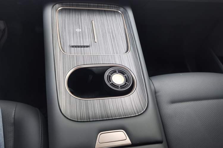 Used Dongfeng eπ eπ008 2024 210Max Range-Extended Version 6 Seats