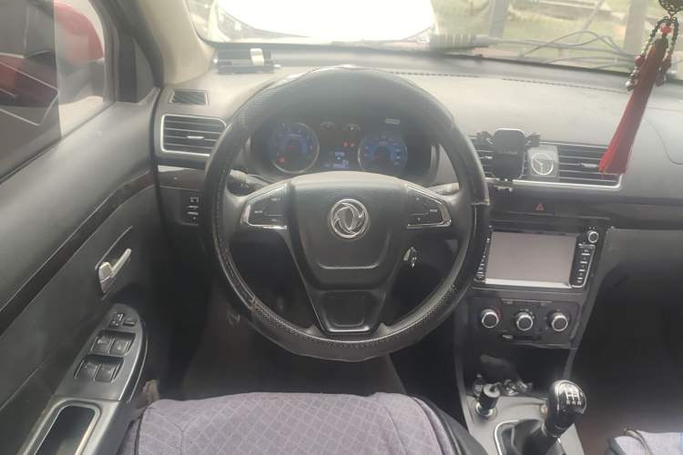 Used Dongfeng Fengon 360 2015 1.5L Manual Luxury 7-Seater China IV Standard Steering Wheel