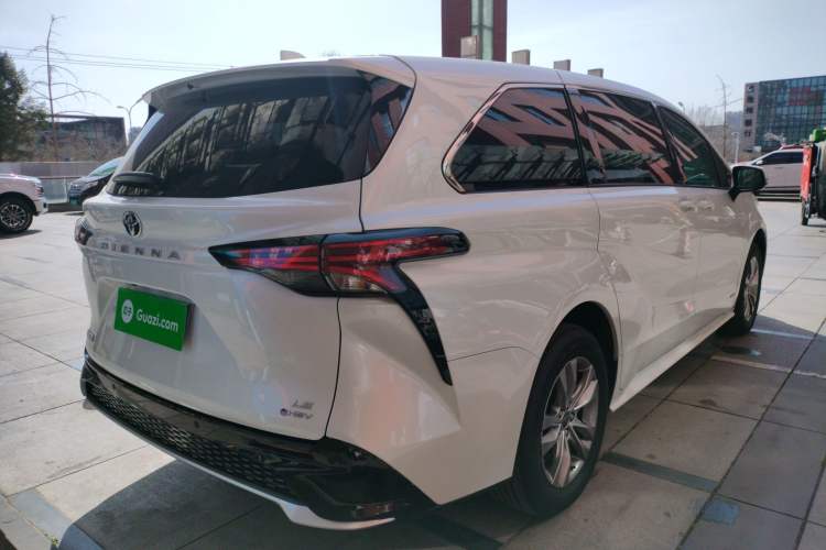 Used Toyota SIENNA 2024 2.5L Hybrid Comfort Edition Rear Right 45 Deg