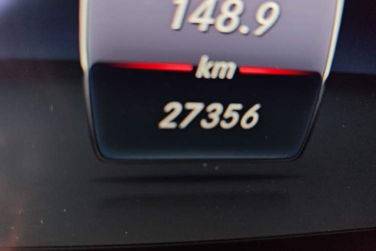 Used Mercedes-Benz Maybach S-Class 2015 S 500 4MATIC Odometer Close Up