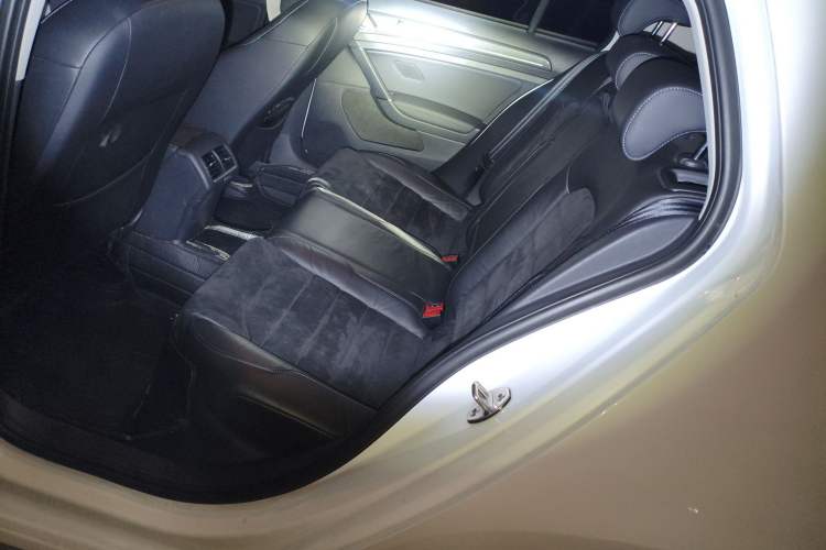 Used Volkswagen Golf 2018 230TSI Automatic Luxury Version
