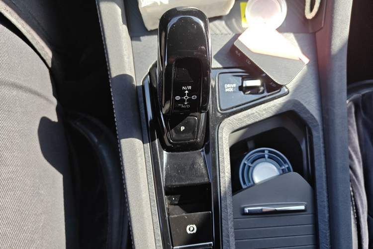 Used Lynk & Co 03 2023 2.0TD DCT JingPro Gear Lever