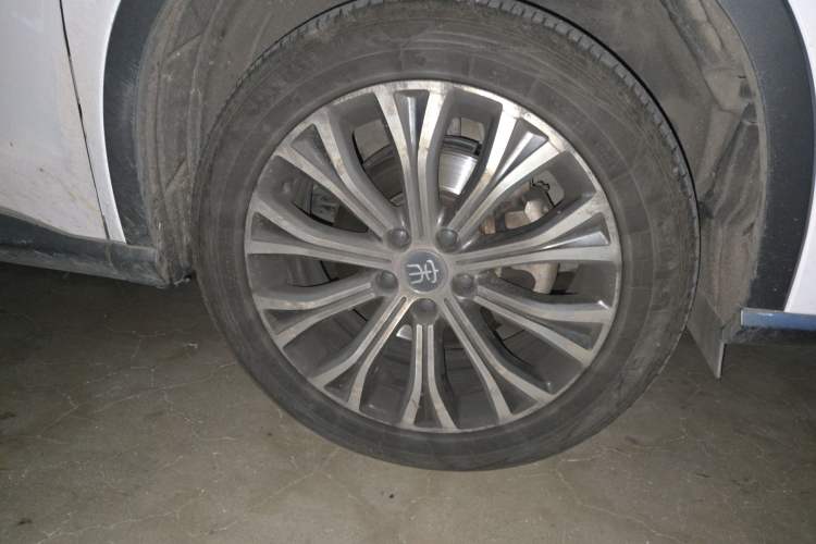 Used BYD Song Pro New Energy 2019 DM 1.5T Four-Wheel Drive Performance Edition Deluxe Model Right Front Wheel Hub