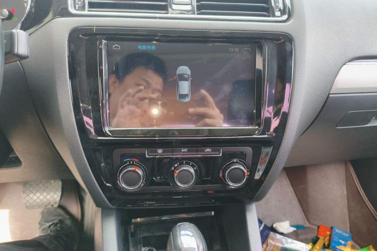 Used Volkswagen Sagitar 2017 1.6L Automatic Comfort Model Audio And AC Panel