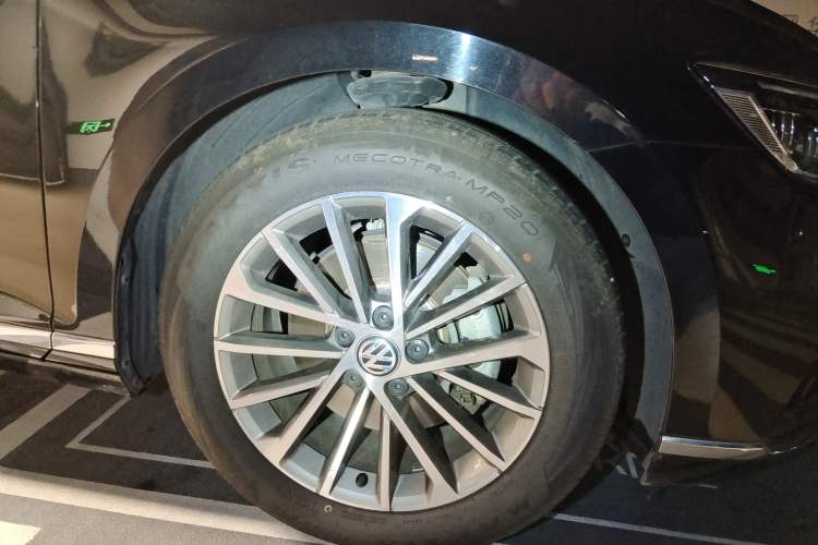 Used Volkswagen Magotan 2020 330TSI DSG Luxury Edition Right Front Wheel Hub