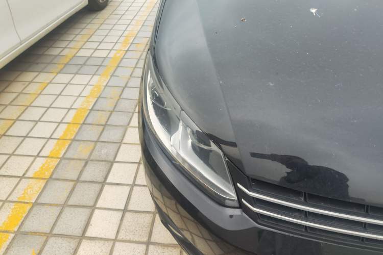 Used Volkswagen Touran 2011 1.4T DSG Zhiya Edition 5 Seats Right Front Headlight