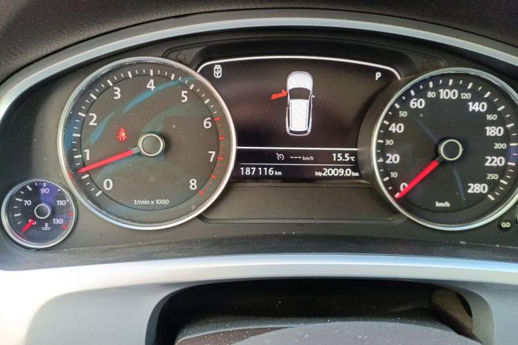 Used Volkswagen Touareg 2011 3.0 TSI Luxury Edition Odometer Close Up