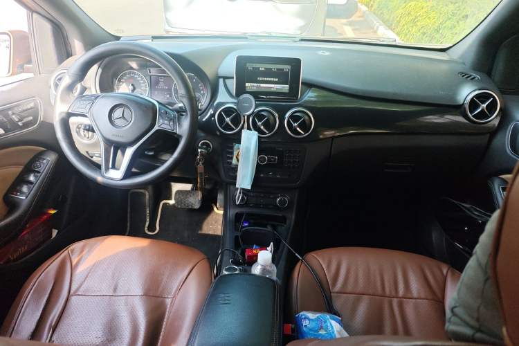 Used Mercedes-Benz B-Class 2012 B 180 Center Console