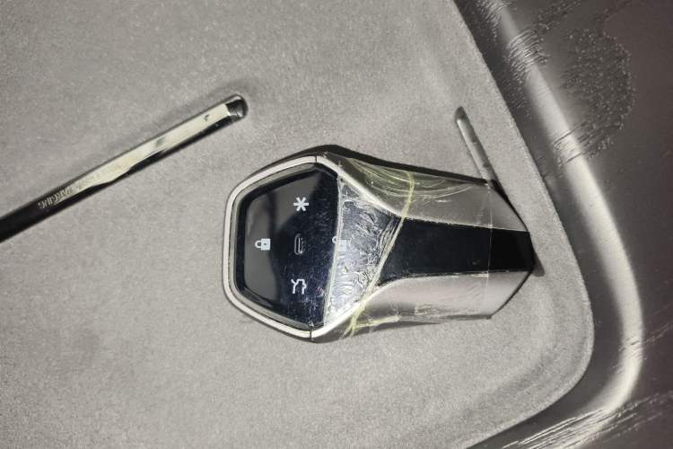 Used Hyptec HT 2025 825 Max Vehicle Key