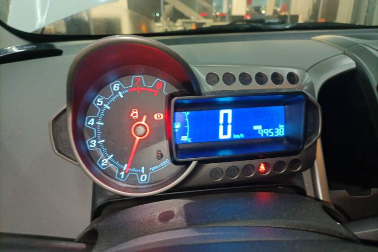 Used Chevrolet Aveo Sonic 2011 Sedan 1.4L Manual Transmission SE
