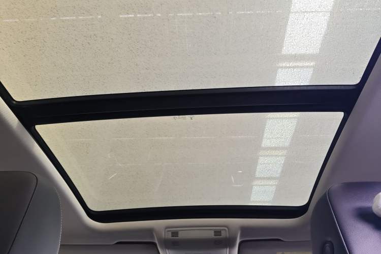 Used Volkswagen T-ROC 2021 280TSI DSG Two-Wheel Drive Comfort Connect Edition Headliner