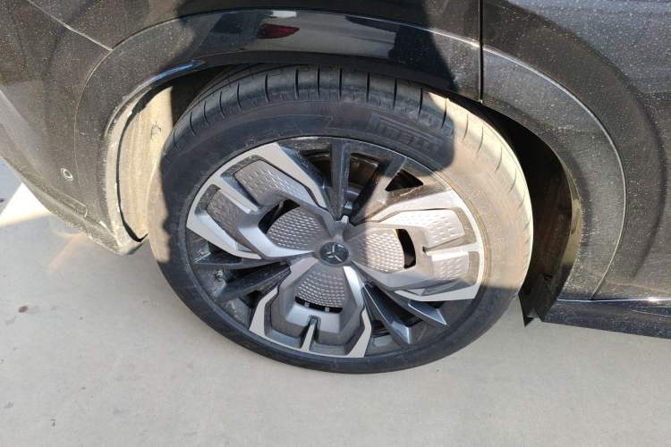 Used Hongqi Tiangong 08 2025 680 Ultra Four-Wheel-Drive Version Right Rear Wheel Hub