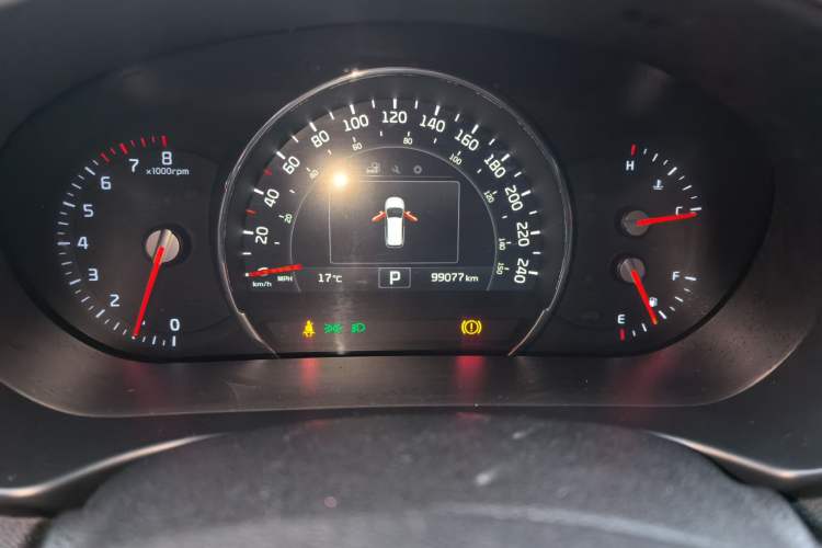 Used Kia Sorento 2015 Sorento L 2.4L Gasoline 4WD Elite Edition 5 Seats China IV Standard Odometer Close Up