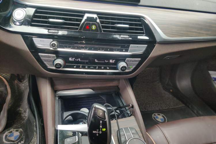 Used BMW 5 Series New Energy 2019 530Le Pioneer Edition Audio And AC Panel