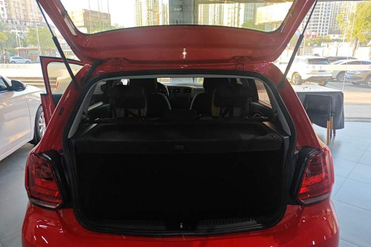 Used Volkswagen Polo 2016 1.6L Automatic Comfort Model Trunk