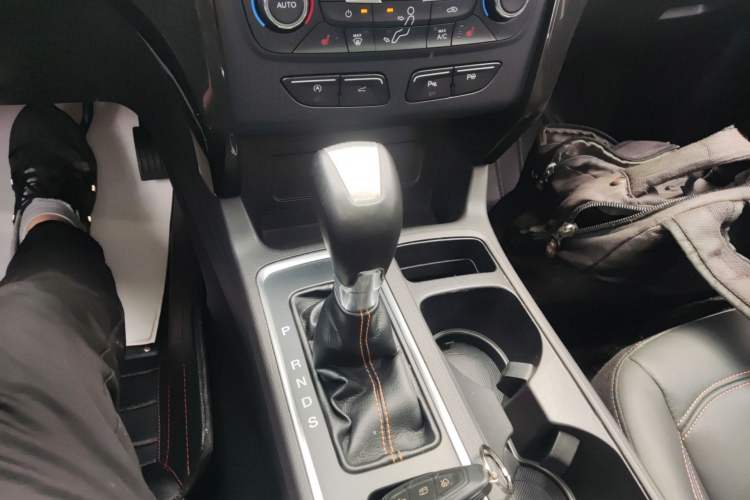 Used Ford Kuga 2017 EcoBoost 245 Four-Wheel-Drive Sport Model Gear Lever