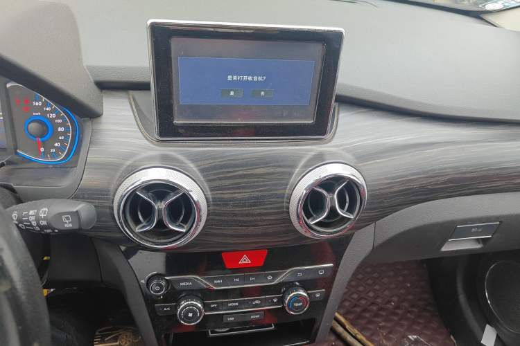 Used BAIC New Energy EX 2018 EX360 New Style Edition Audio And AC Panel