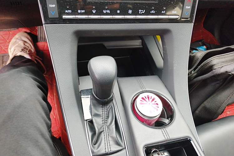 Used Toyota Avalon 2019 2.0L Ambition Edition China VI
