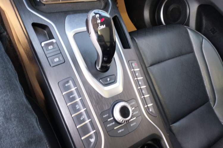 Used Wey VV6 2018 2.0T Two-Wheel-Drive Ultra-Luxury Version China V Standard