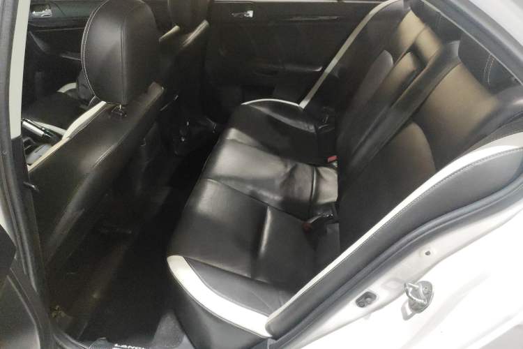 Used Mitsubishi Lancer EX 2016 1.8L CVT Black-and-White Retro Edition