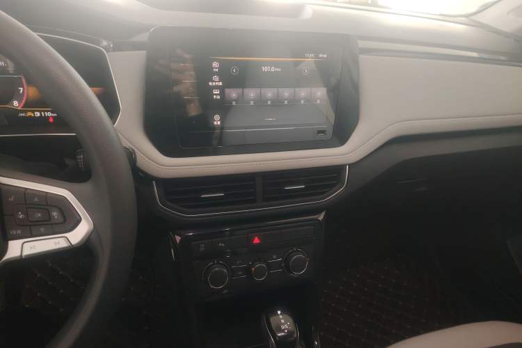 Used Volkswagen Tharu 2026 Model Xinrui 1.5L Ruiyi Edition Audio And AC Panel