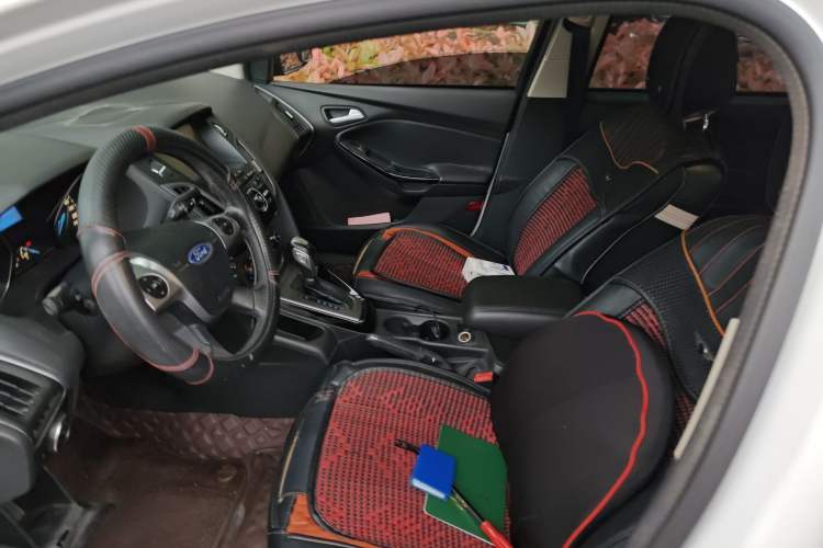 Used Ford Focus 2012 Sedan 1.6L Automatic Fashion Edition Left Front Seat