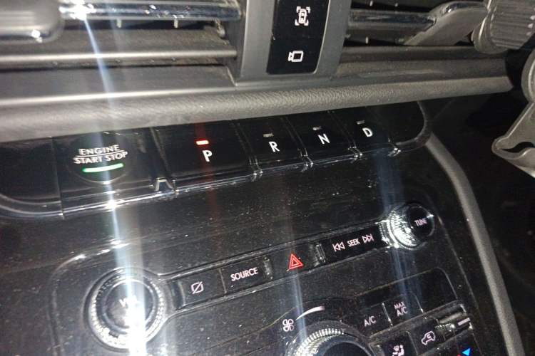 Used Lincoln Corsair 2022 2.0T Two-Wheel Drive Deluxe Edition Gear Lever