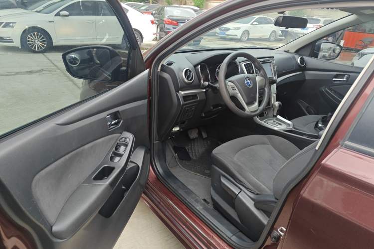 Used Venucia T70 2015 2.0L CVT Smart Edition Driver Seat