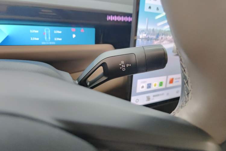 Used Lynk & Co Z10 2025 71 kWh 602 km Range Rear-Wheel Drive Pro