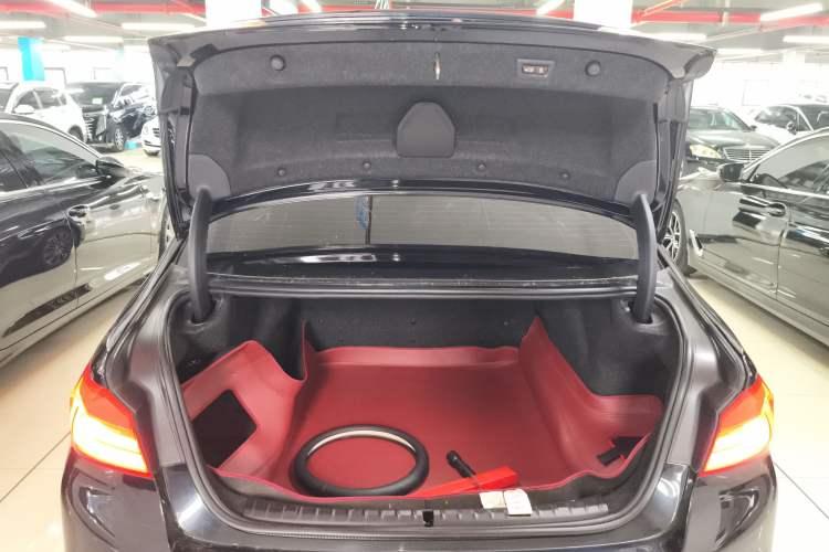 Used BMW 5 Series 2018 530Li Luxury Edition M Sport Package Trunk