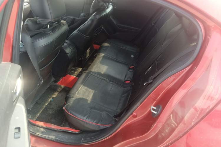 Used Mazda 3 Axela 2014 Sedan 1.5L Manual Comfort Model
