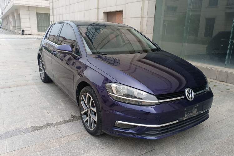 Used Volkswagen Golf 2018 230TSI Automatic Luxury Version
