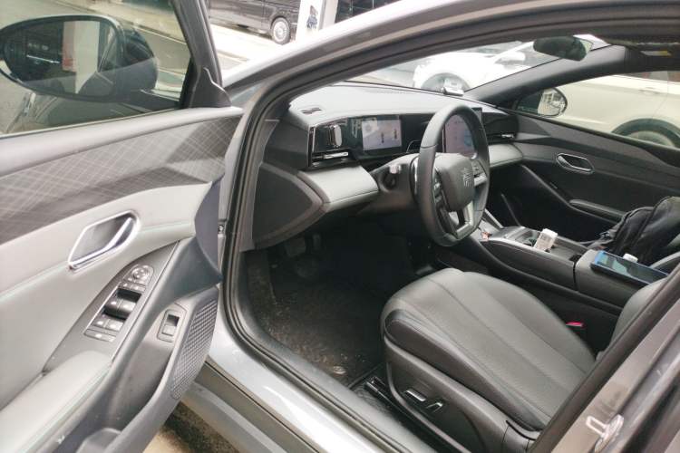 Used BYD Qin L 2025 EV 545KM Beyond Version Driver Seat