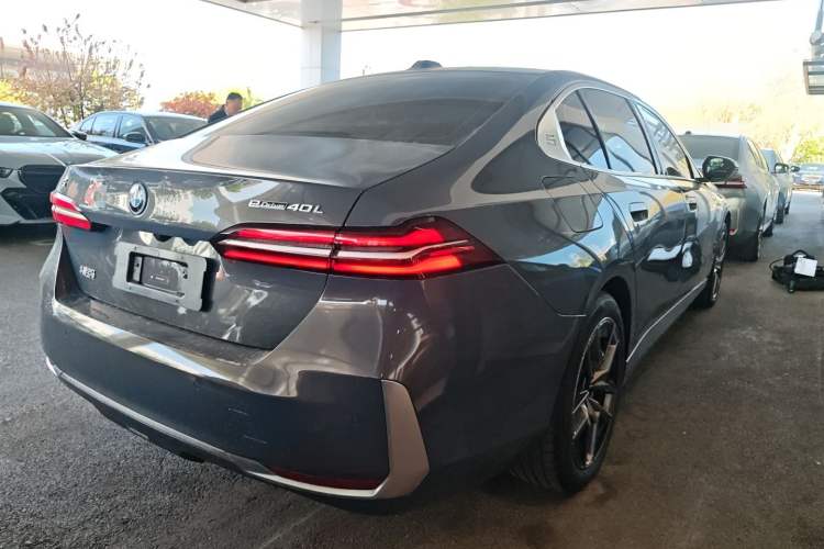 Used BMW i5 2025 eDrive 40L Luxury Package
