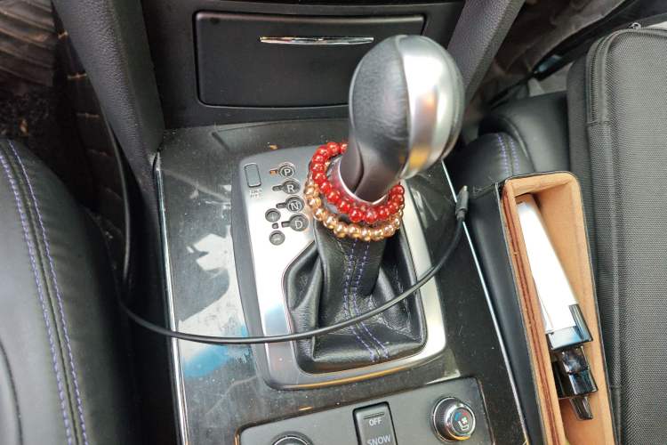 Used Infiniti QX70 2015 3.7L Shadow Edition Gear Lever