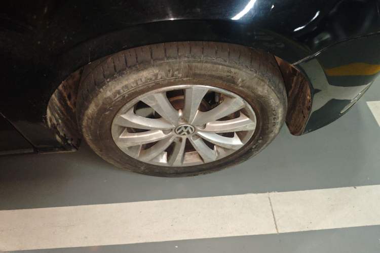 Used Volkswagen Magotan 2013 1.8TSI Luxury Model Right Front Wheel Hub